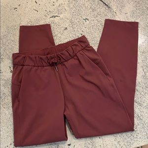 Lululemon On The Fly pant size 4